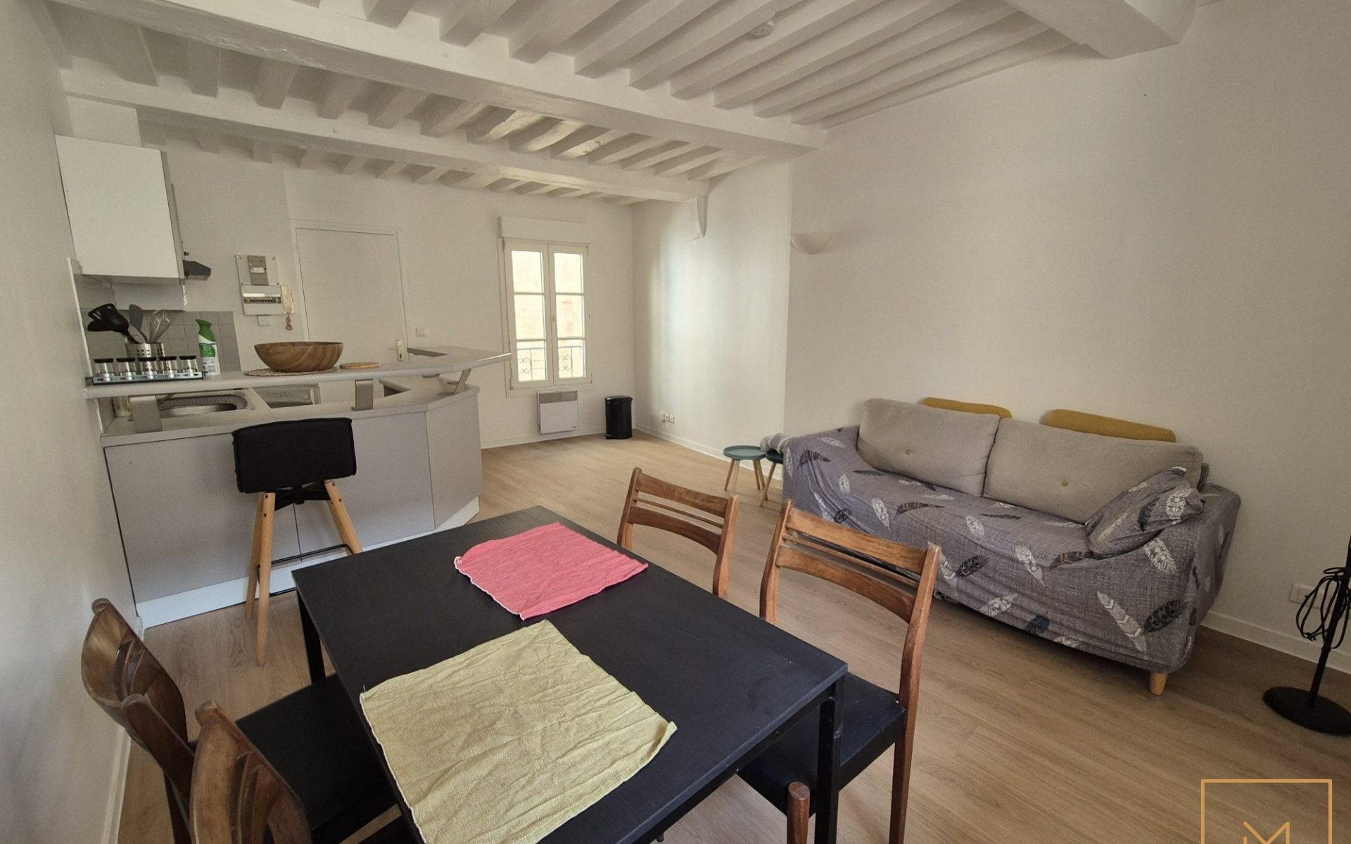 A LOUER A CAEN PROCHE ST SAUVEUR F2 MEUBLE