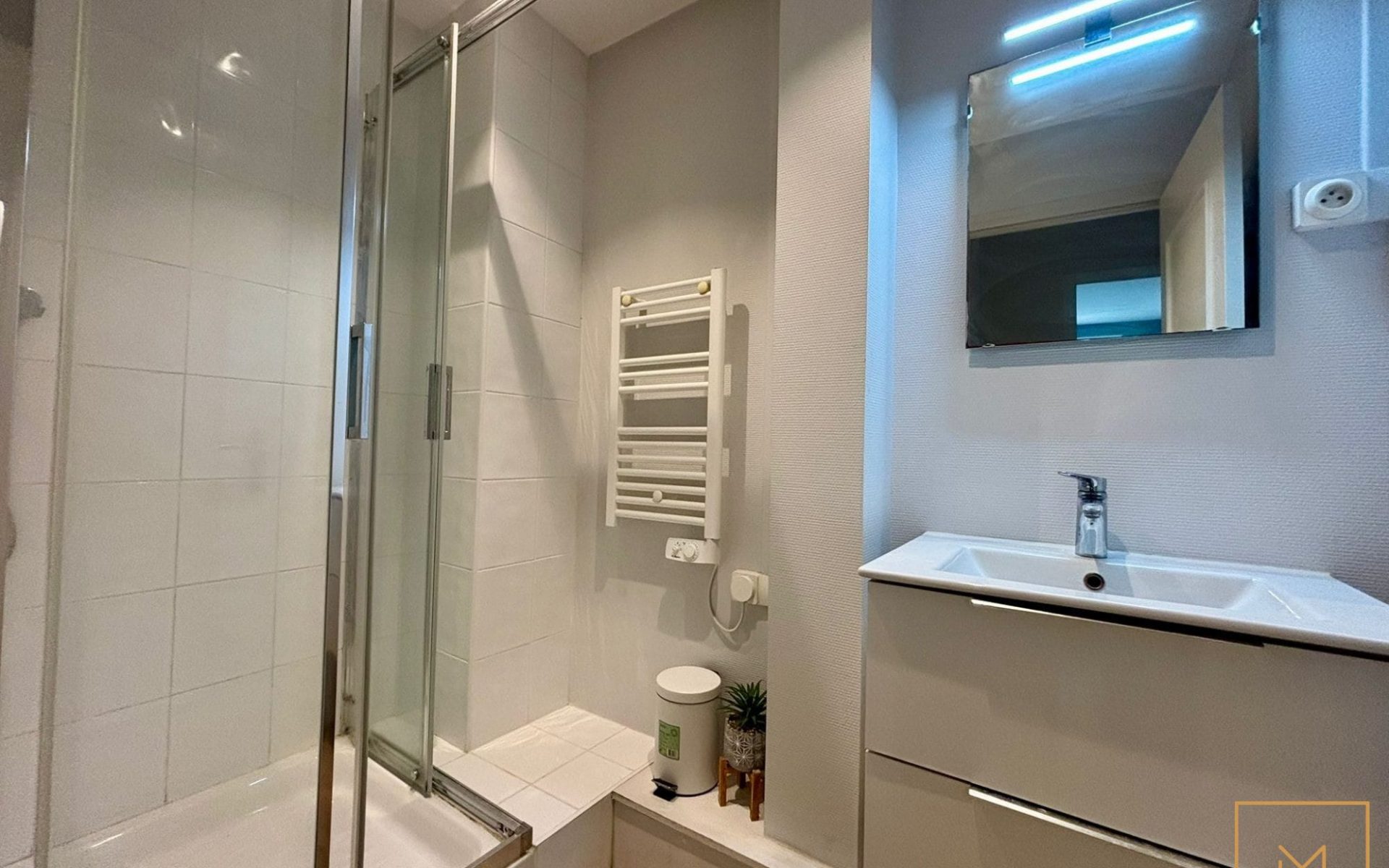 A-LOUER-A-HEROUVILLE-SAINT-CLAIR-CHAMBRE-MEUBLEE-4