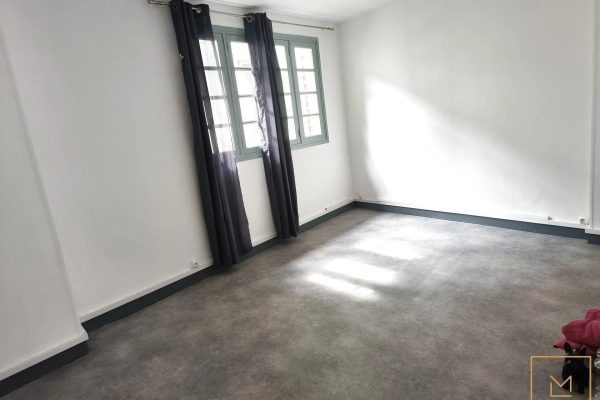 A LOUER APPARTEMENT F1 - CENTRE VILLE - VAUGUEUX
