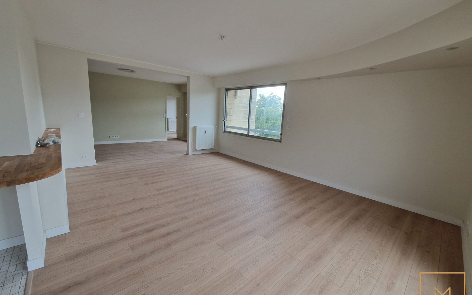 A LOUER CAEN PLACE COURTONNE APPARTEMENT 2 CHAMBRES