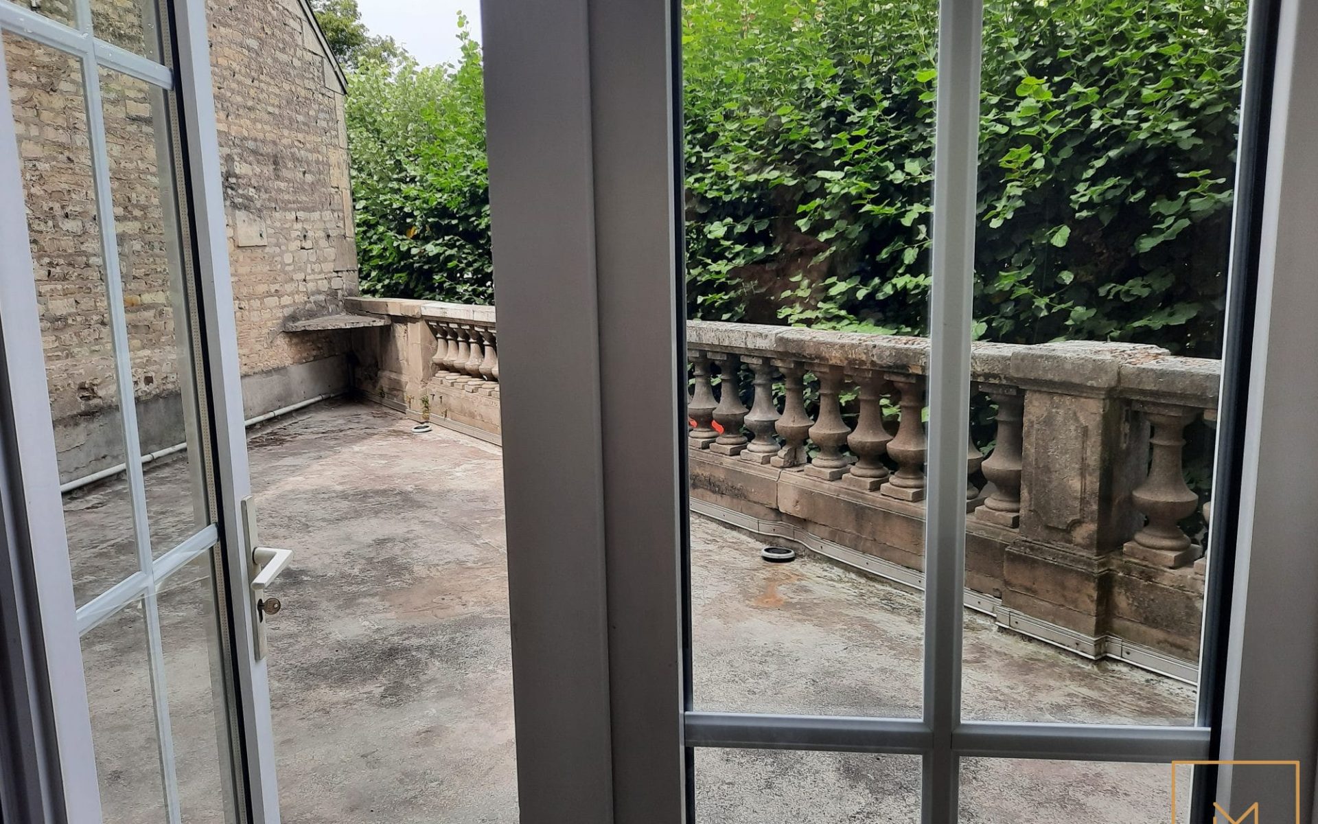 A-LOUER-LOCAL-SECTEUR-HOTEL-DE-VILLE-1