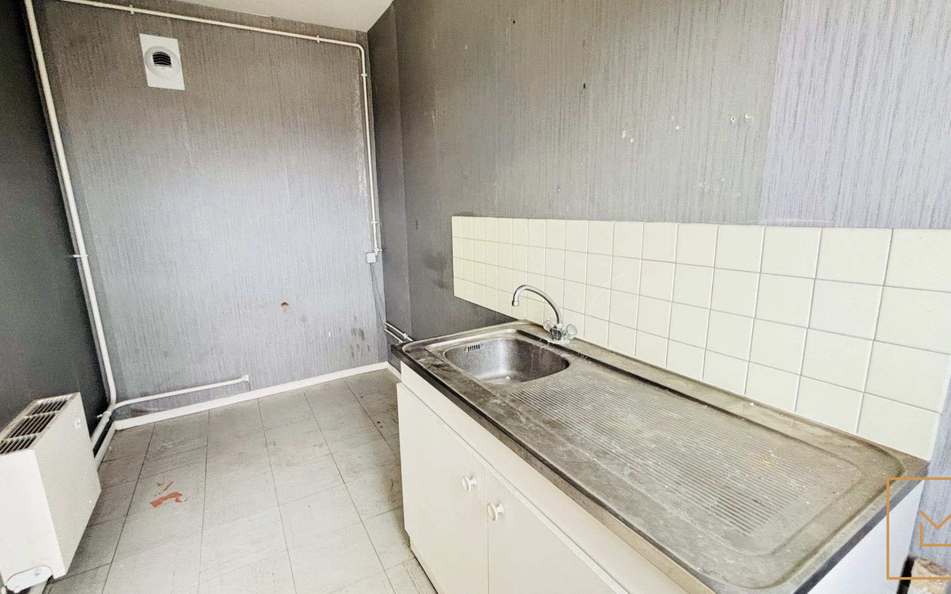 A-caen-F1-a-renover-proche-clinique-de-parc-2