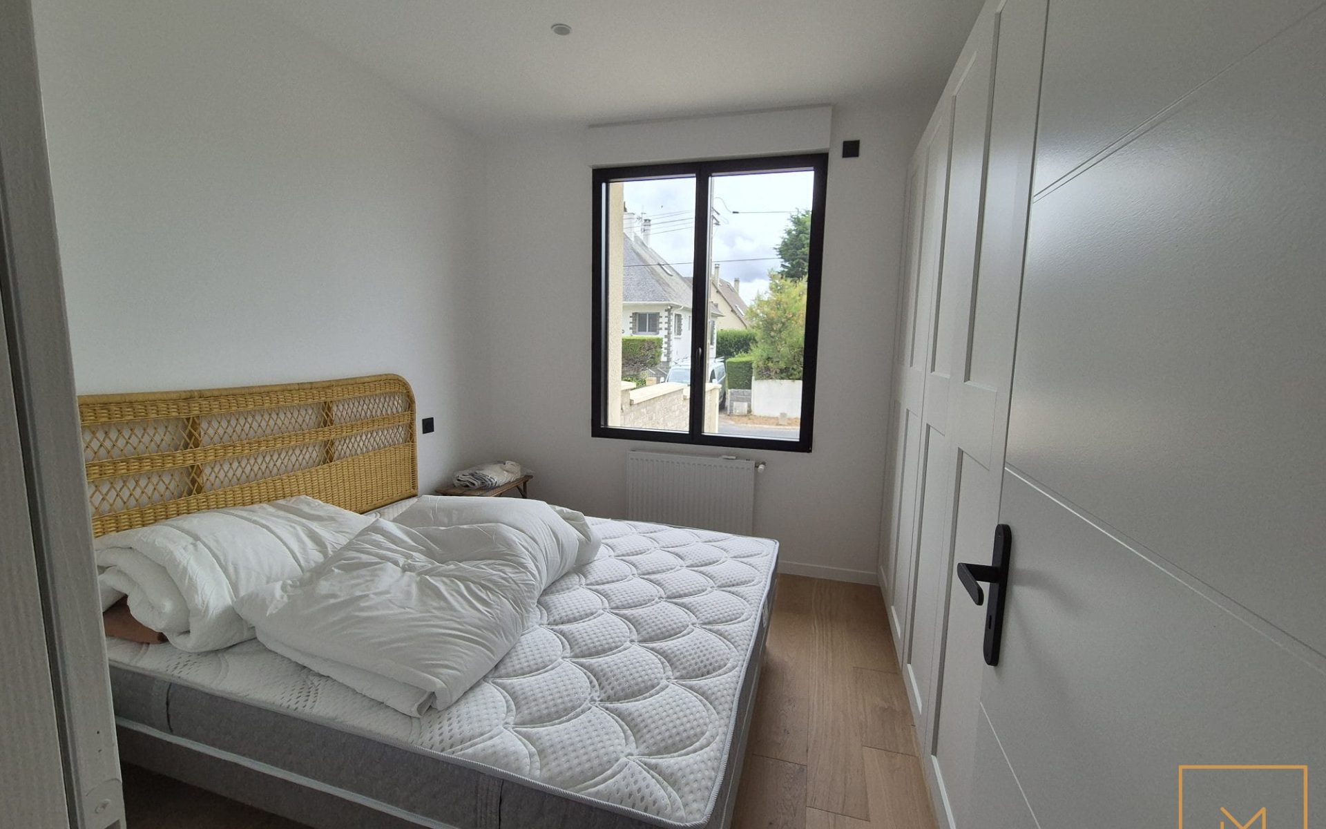 BELLE-MAISON-RENOVEE-MEUBLEE-5PP-FACE-MER-3