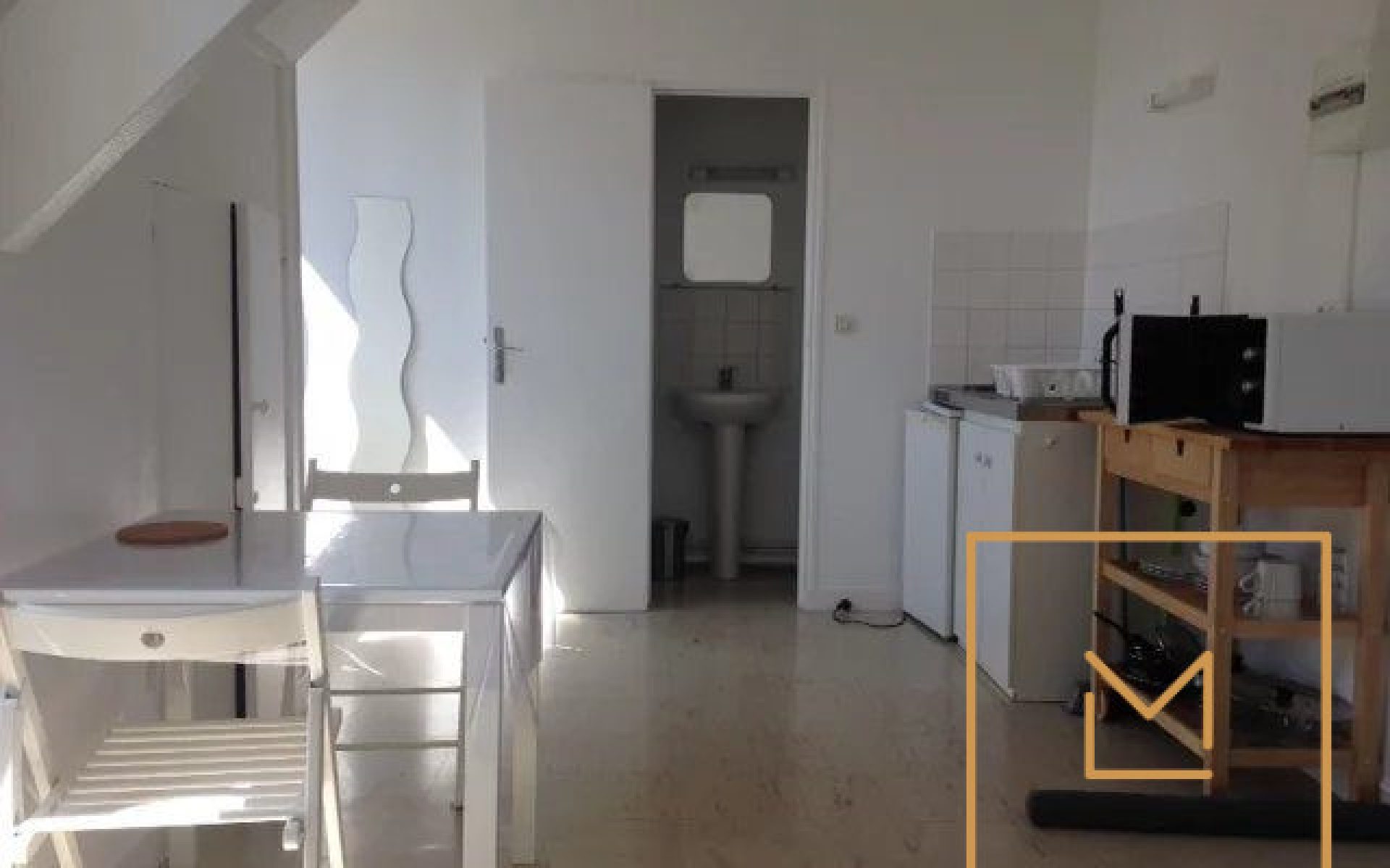 STUDIO-MEUBLE-CENTRE-VILLE-ST-JEAN-1