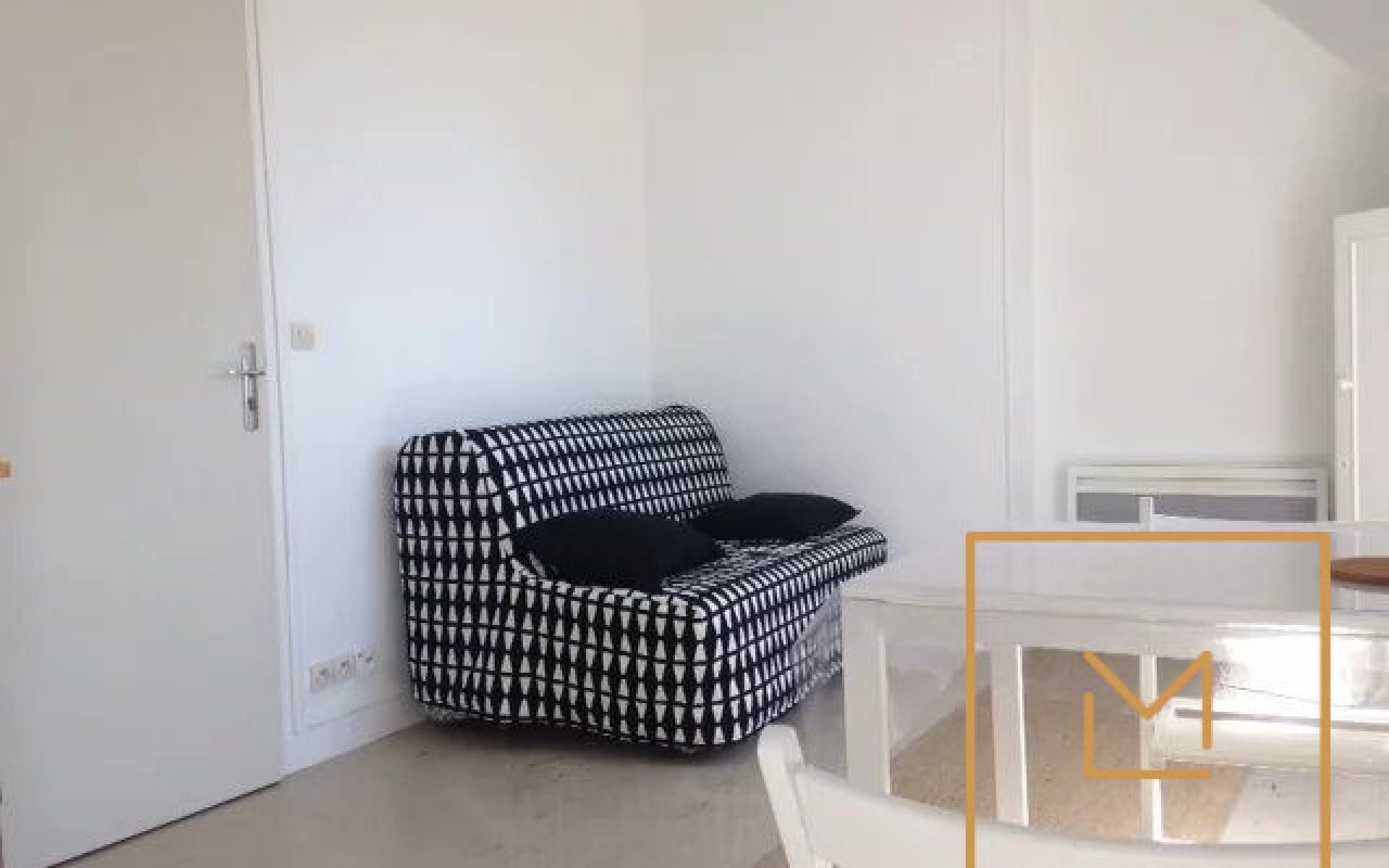 STUDIO-MEUBLE-CENTRE-VILLE-ST-JEAN-2