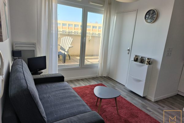 STUDIO MEUBLE FACE A LA FAC