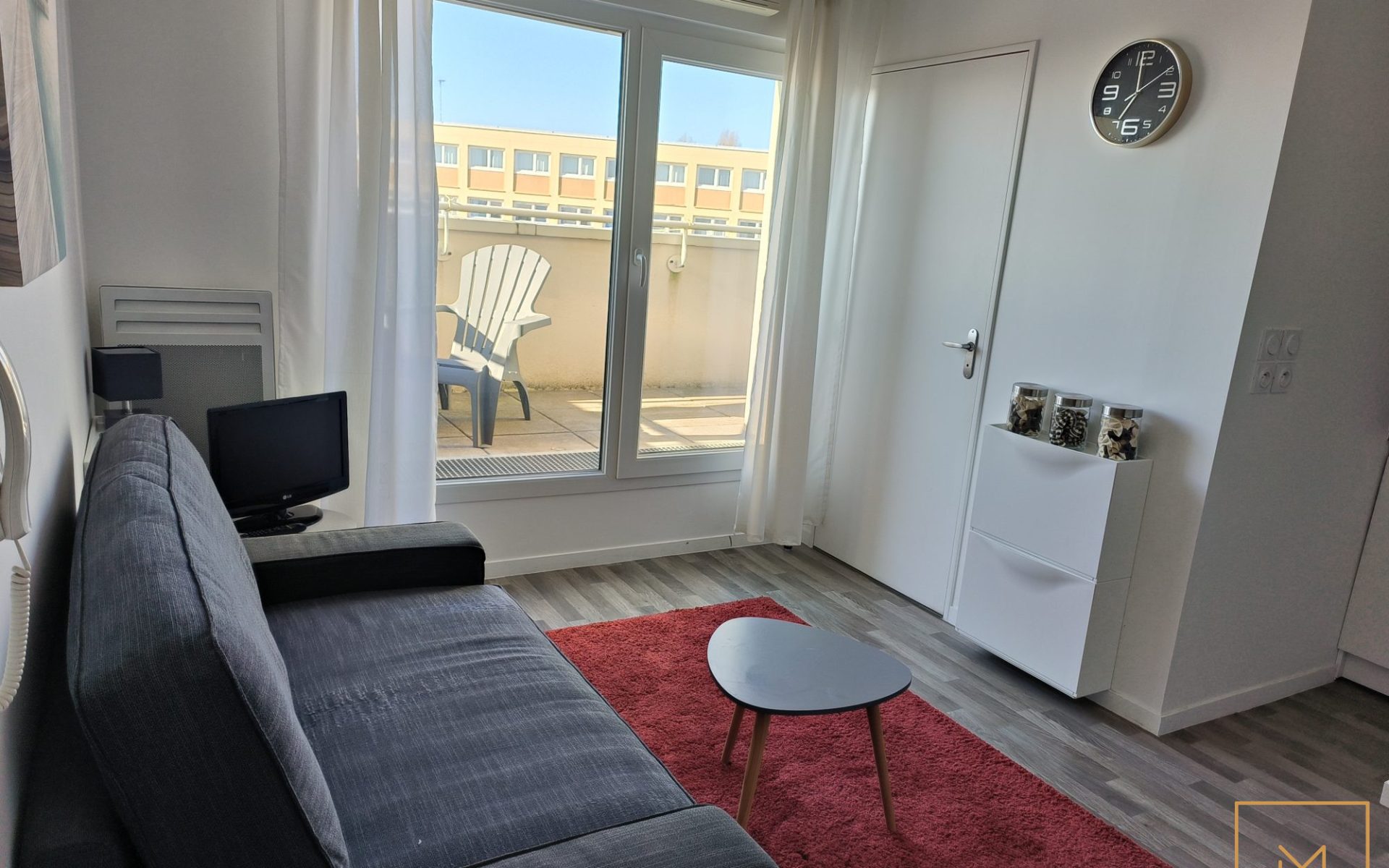 STUDIO MEUBLE FACE A LA FAC